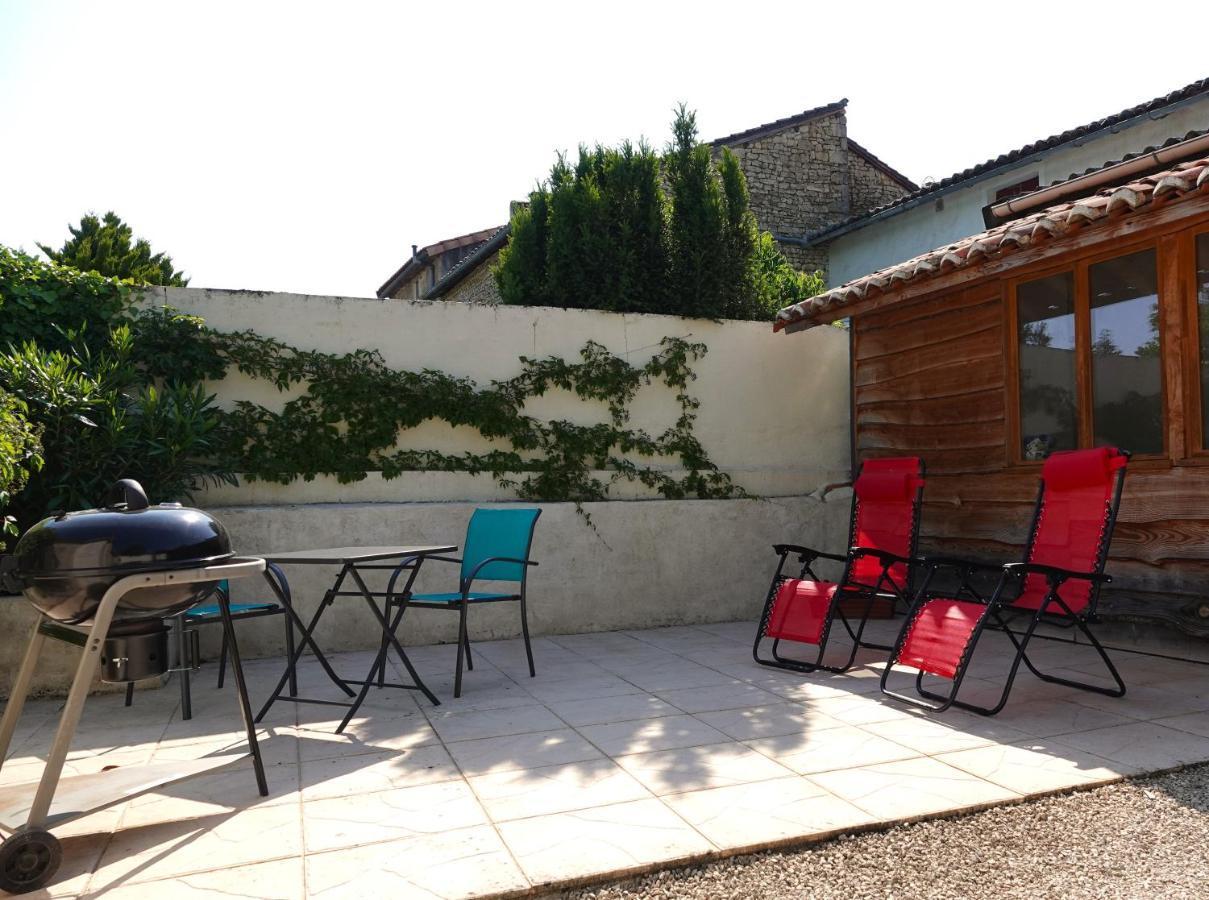 Gite Rural La Maison Mauve Ventouse Exteriör bild